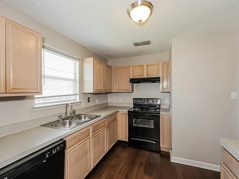 2400 Stagecoach St — Photo 7