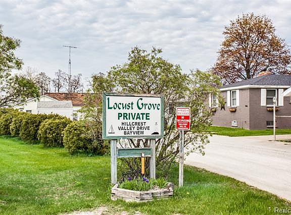 5th image of 3583 Bayview Dr