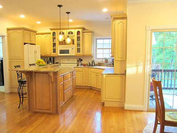 3rd image of 551 Woodland Pass