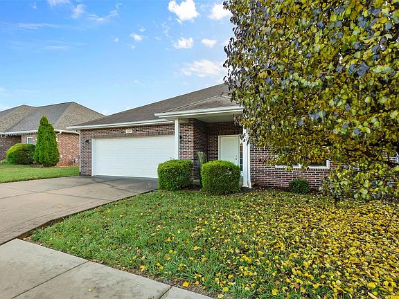 3rd image of 119 Winterfield Cir