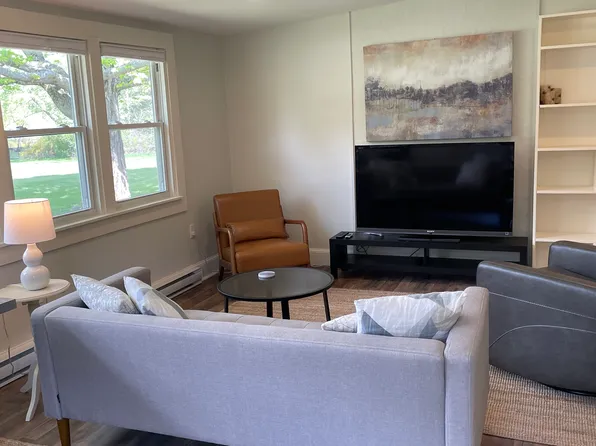 62 Middle Rd, Exeter, NH 03833