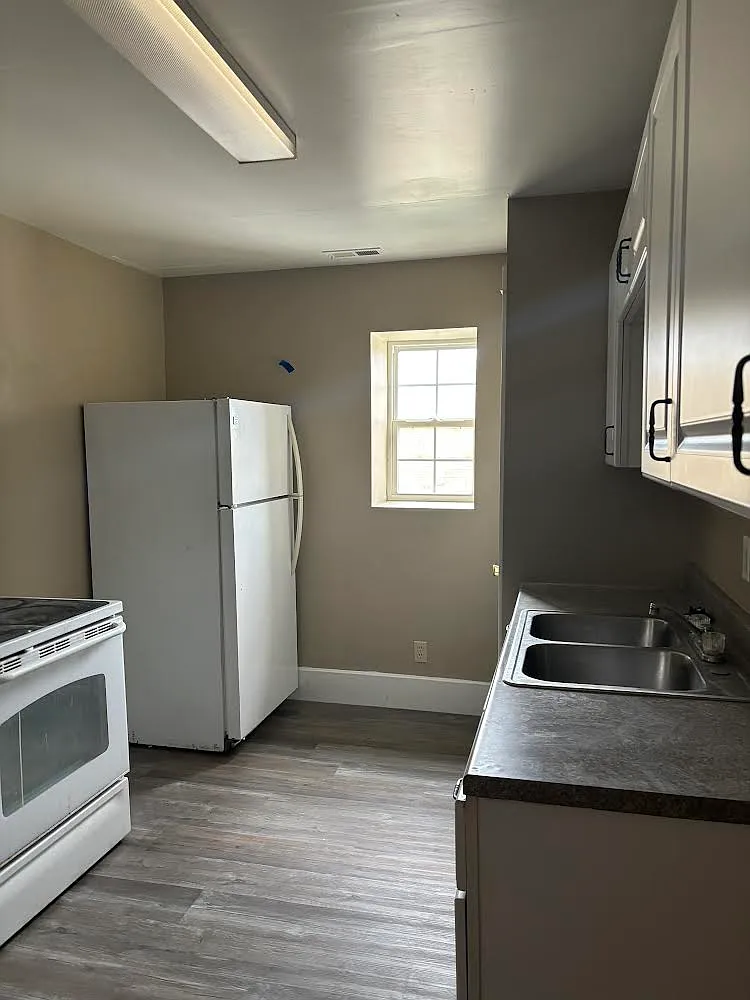 121 West Main Street - 115 W Main St Apt D — Photo 2