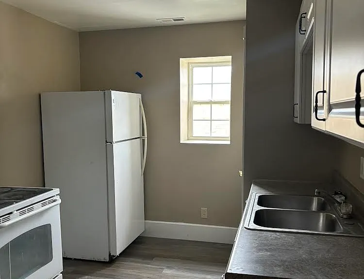 115 W Main St #D — Photo 2
