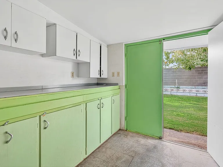 572 Federal St — Photo 18