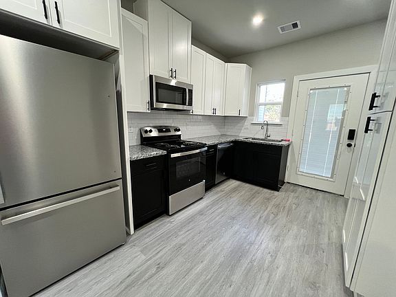 4th image of 8157 Tate St #B