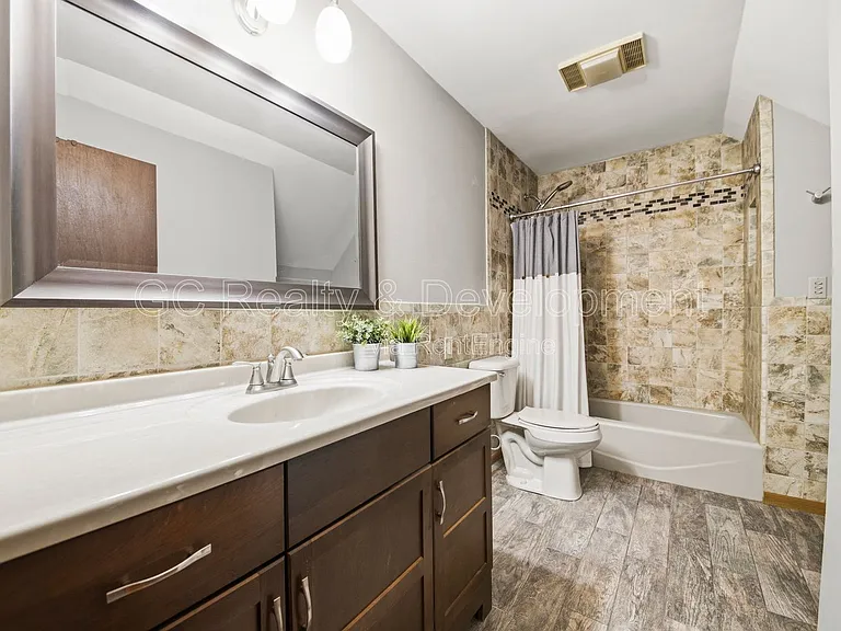 938 Canterbury Dr — Photo 19
