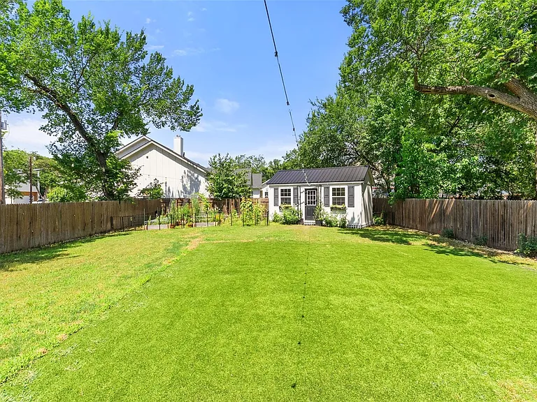 1410 Hart St — Photo 37