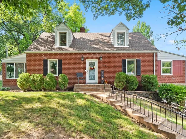 121 Rosewood Ln, East Alton, IL 62024