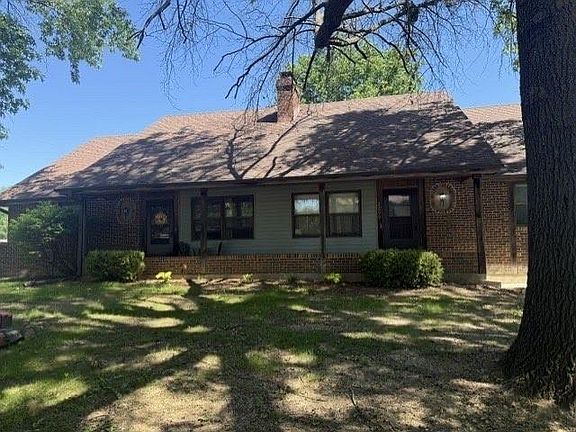 4th image of 2200 Twin Oaks Dr