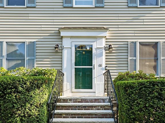 3rd image of 68 Burlington St