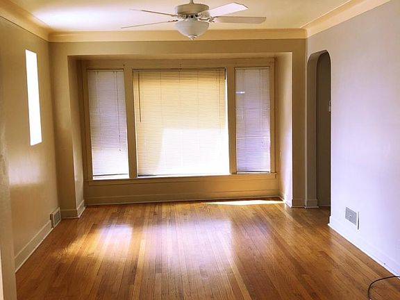 3rd image of 9611 S Maplewood Ave