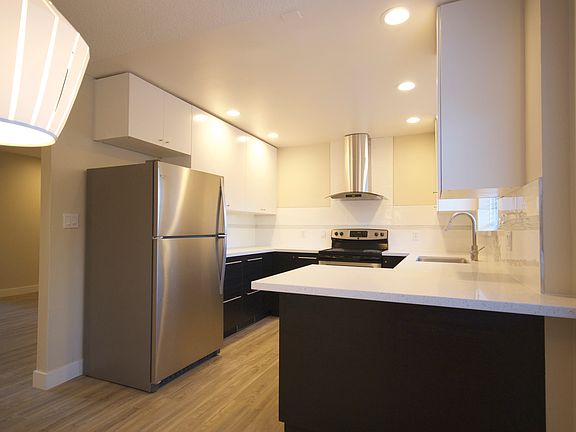 2nd image of 550 N Fair Oaks Ave APT 11