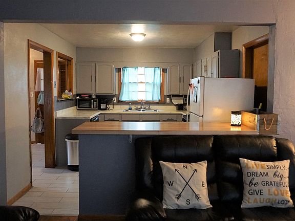 5th image of 815 N Lincoln St