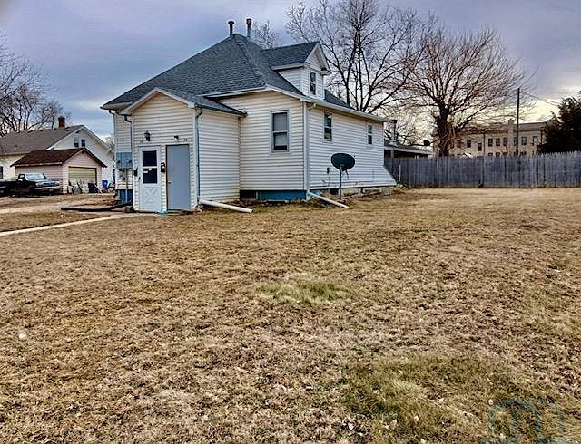 2nd image of 216-218 W Cedar St