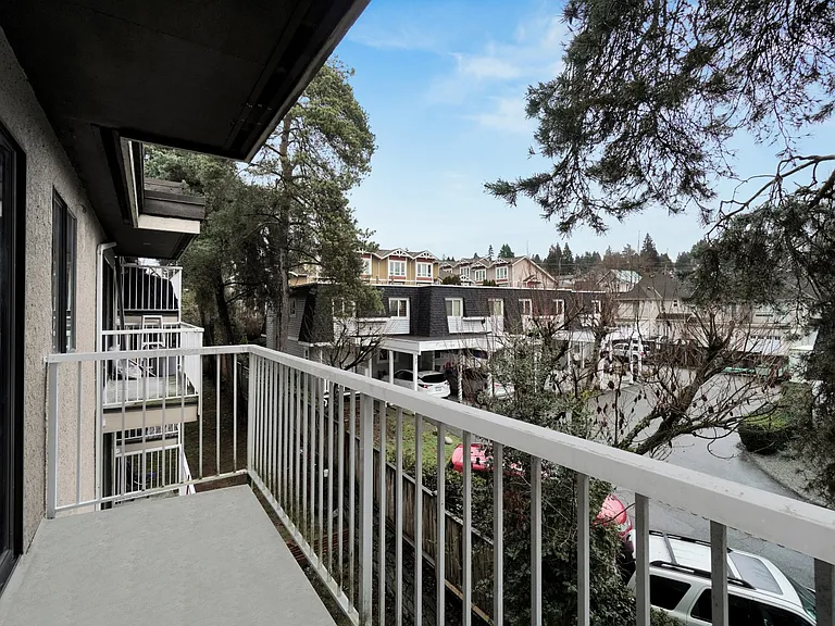 535 Shaw Ave — Photo 8