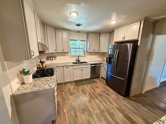 3rd image of 3732 Langtry Dr