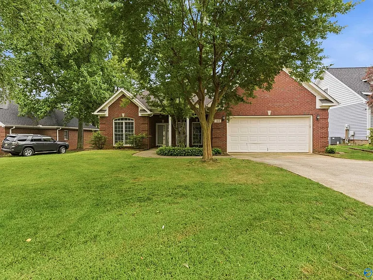 146 Paul Revere Dr — Photo 2