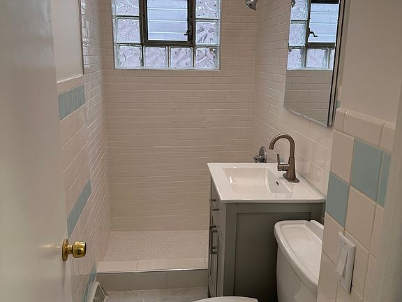 3rd image of 1021 South Blvd APT 1