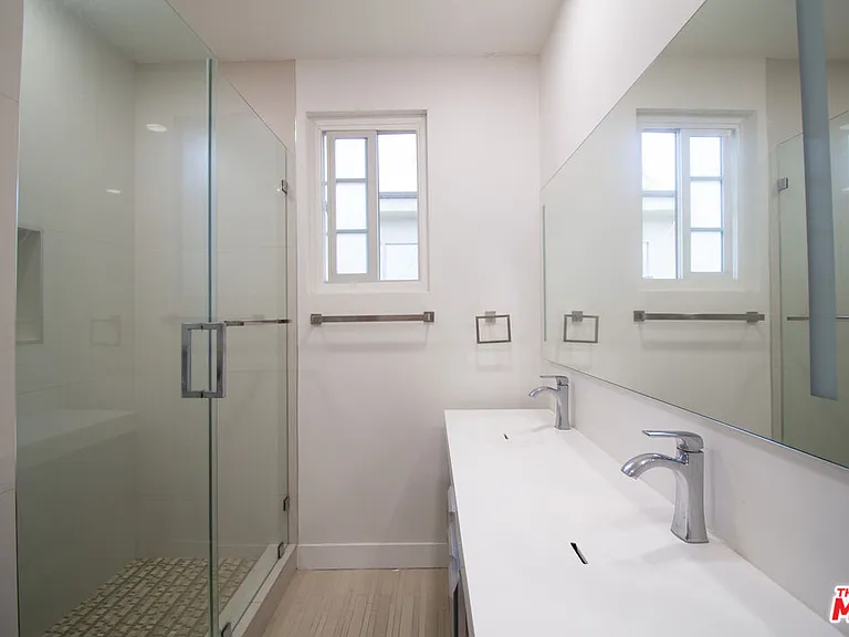 835 S Sherbourne Dr #9 — Photo 7