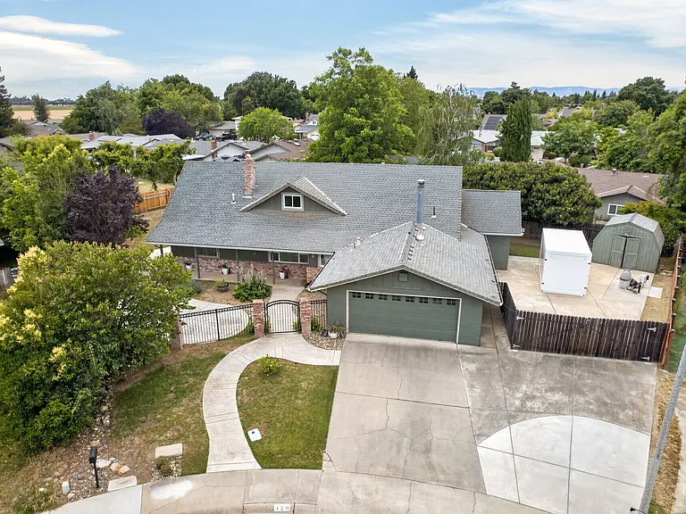 420 Colusa Pl — Photo 3