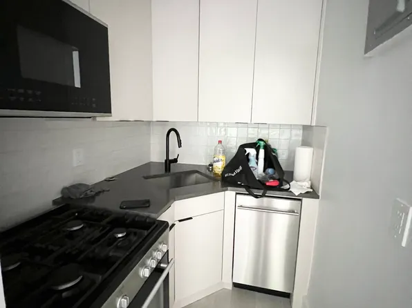 418 East 77th Street image 6 of 15