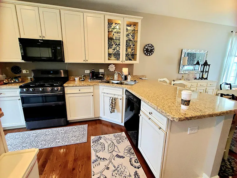 95 Valencia Pkwy — Photo 27