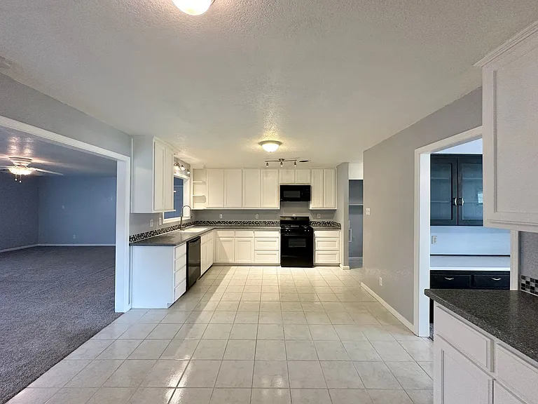 1801 Glendale Dr — Photo 11