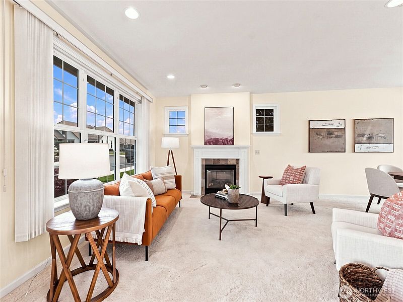 4th image of 1494 Eastmont Avenue #17