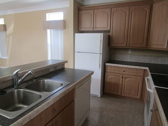3rd image of 140 Forest Dr