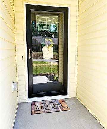 5th image of 1724 Riverstone Dr