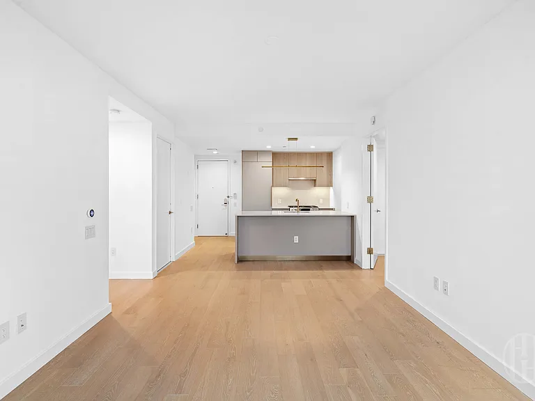 3 Court Sq #5801 — Photo 8