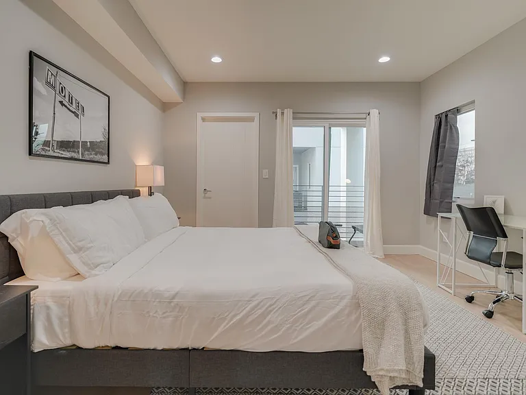 853 1/2 N McCadden Pl — Photo 9