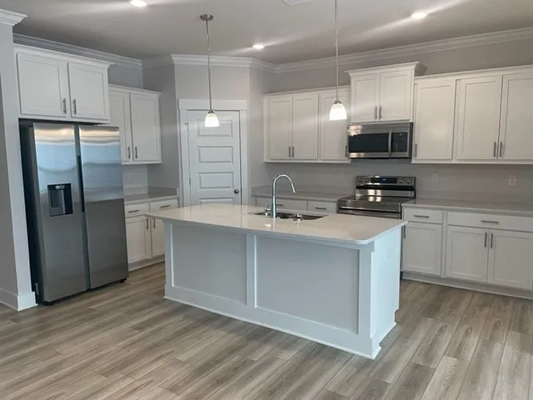 1718 Grouse St — Photo 4