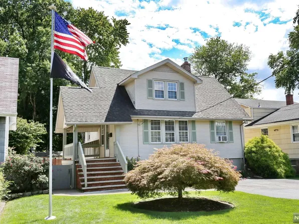 471 River Rd, New Milford, NJ 07646