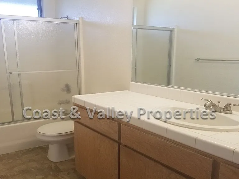 776-780 Nacional Ct — Photo 6