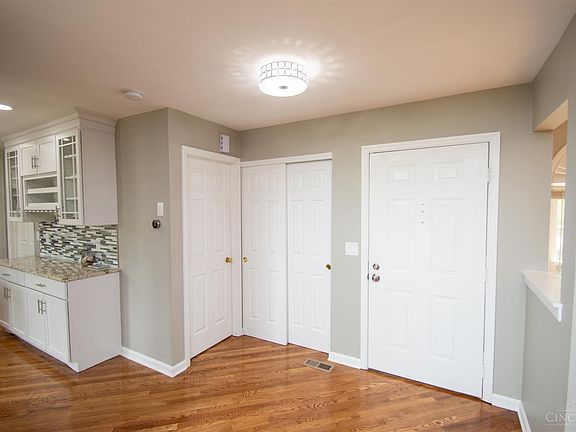 4th image of 5580 Windridge Dr