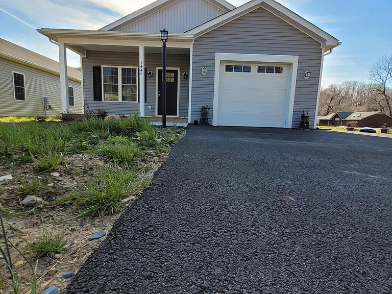 1446 E Main St — Photo 22