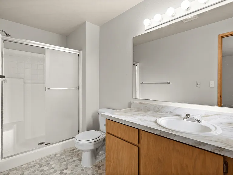 2 Bedroom 2 1/2 Bathroom w/ Garage 2 Bedroom 2 1/2 Bathroom w/ Garage