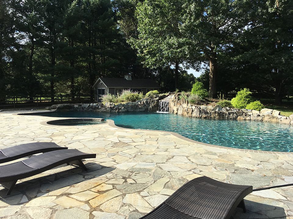 2nd image of 1 Warrenton Ln