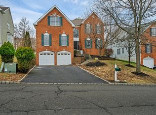 11 Sullivan Dr, Basking Ridge, NJ 07920