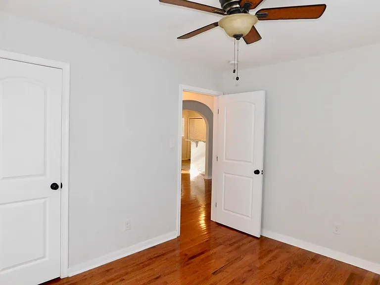 818 E Washington St — Photo 12