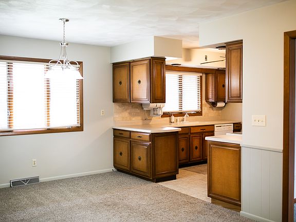 3rd image of 507 W Gloria Dr