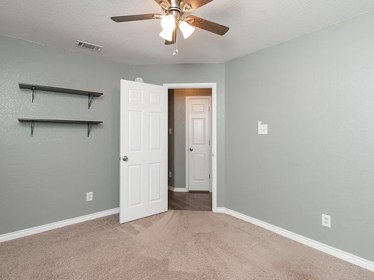 2001 Matt Dr — Photo 15