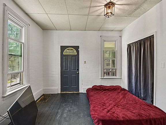 5th image of 503 E Clara St