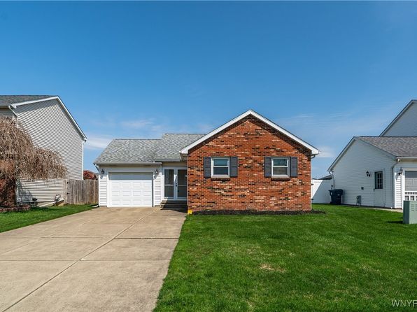 36 Michelle Dr, Lackawanna, NY 14218