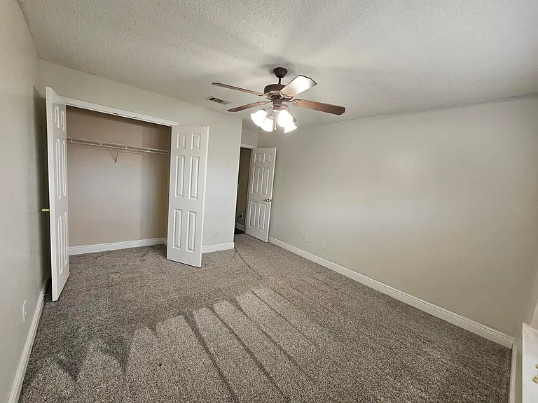 2202 Hagood Loop — Photo 9