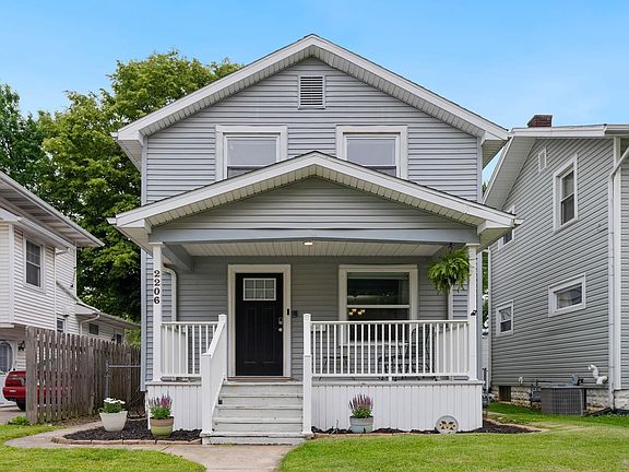 3rd image of 2206 Pleasant Ave