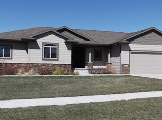201 S Mattie St, Mitchell, SD 57301