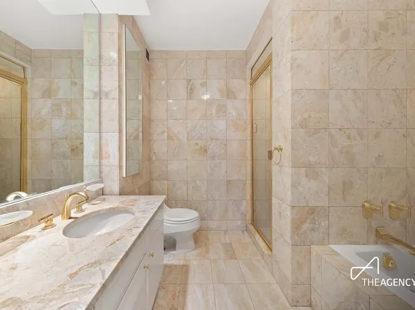 200 Riverside Boulevard image 5 of 16