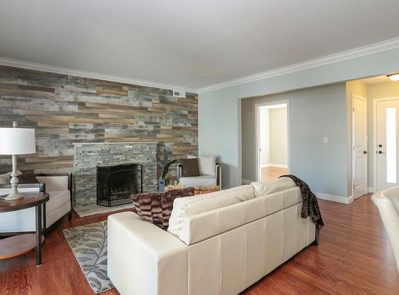 5th image of 904 S Baywood Ave